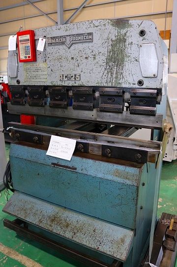 Amada RG25 - Press brake